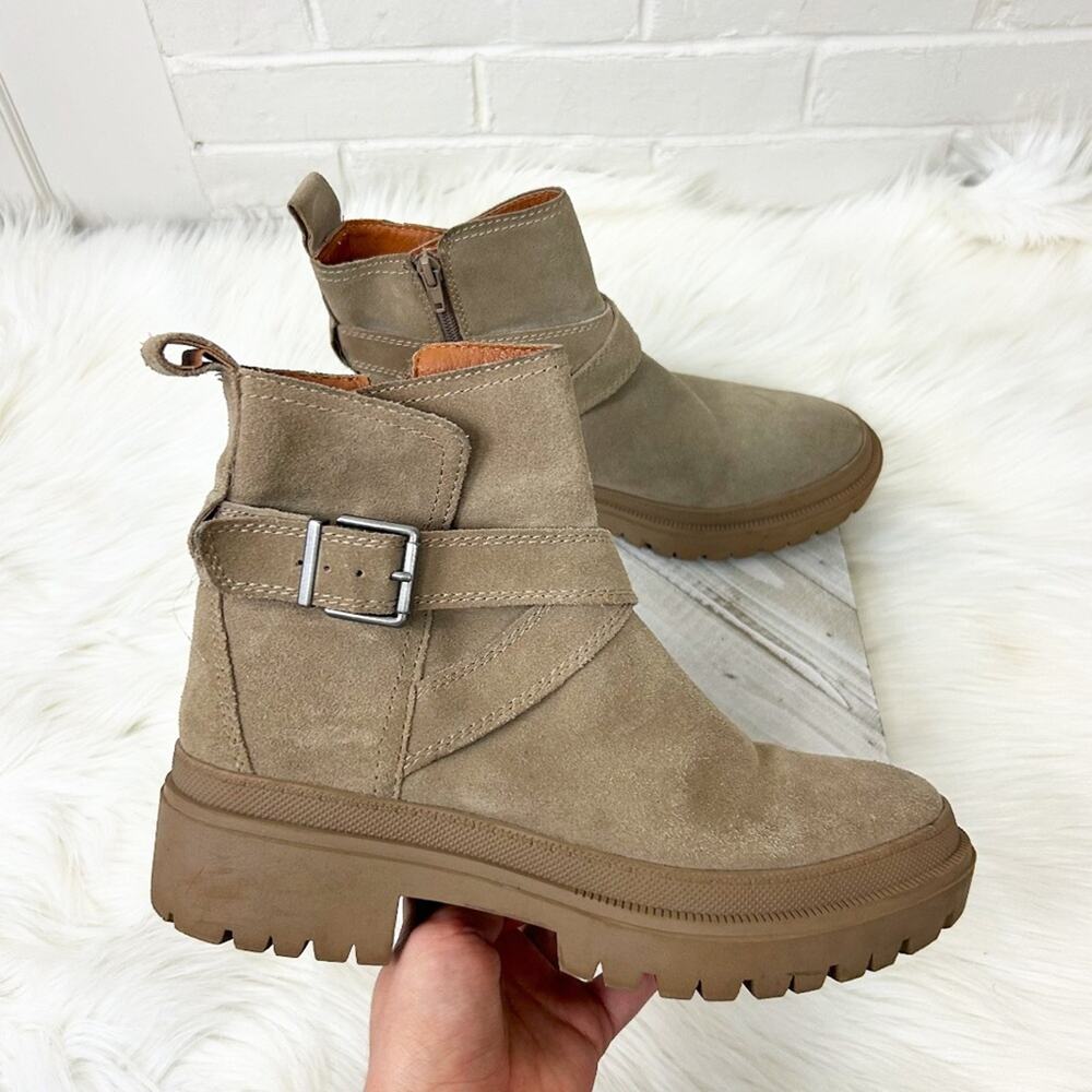 Lucky Brand Elyton Tan Suede Chunky Lug Sole Boots Size 9